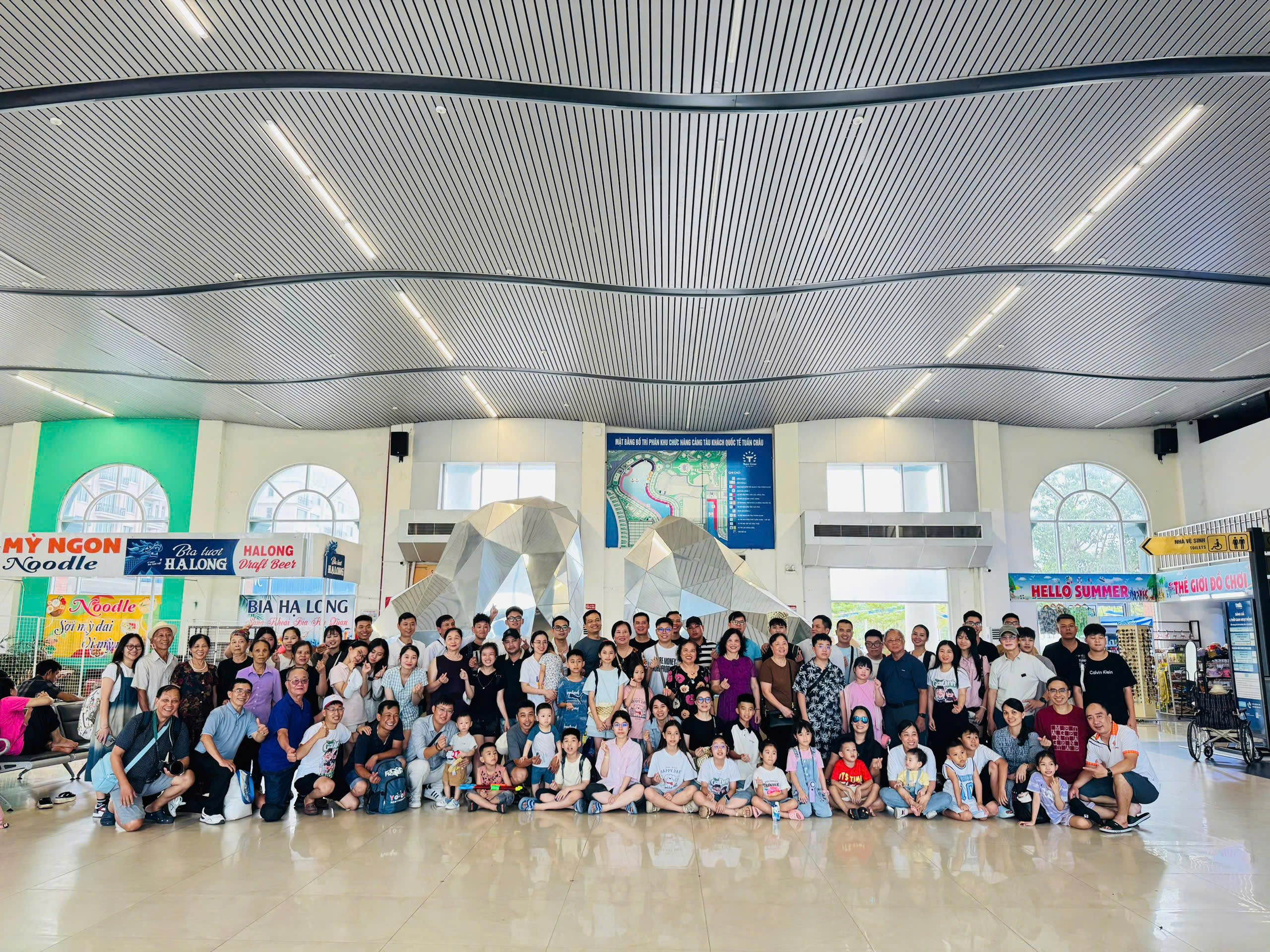 Kỷ niệm chuyến du lịch hè HVG Holdings 2026 tại Hạ Long Quảng Ninh